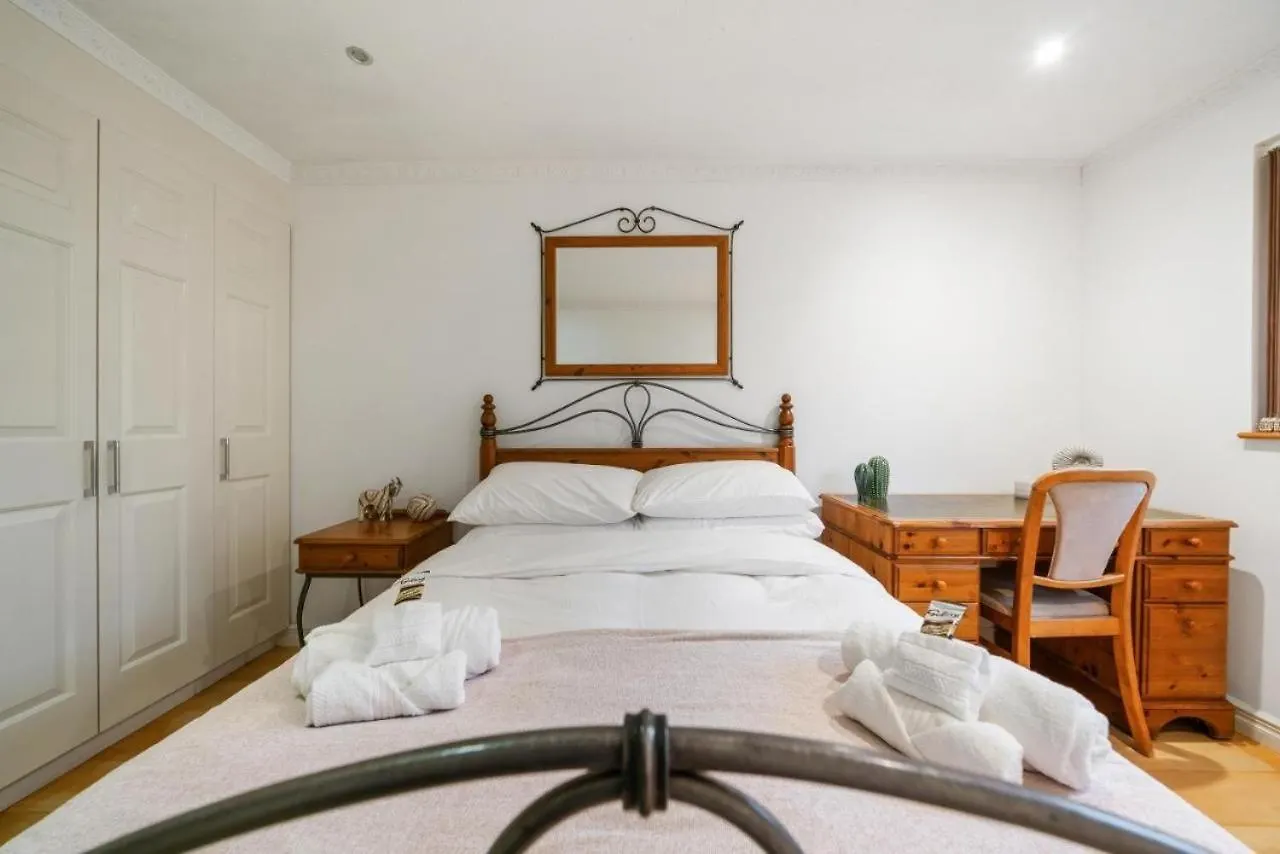 House With Parking Near London Bridge Villa 0*,