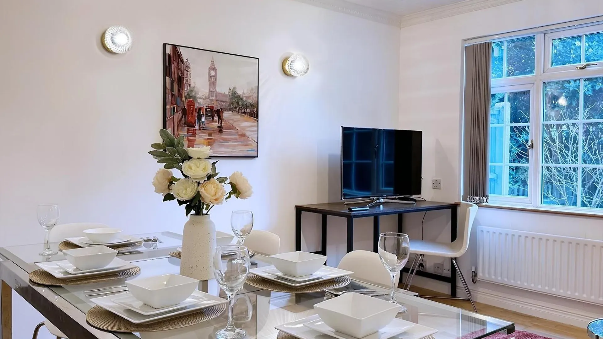 House With Parking Near London Bridge Villa