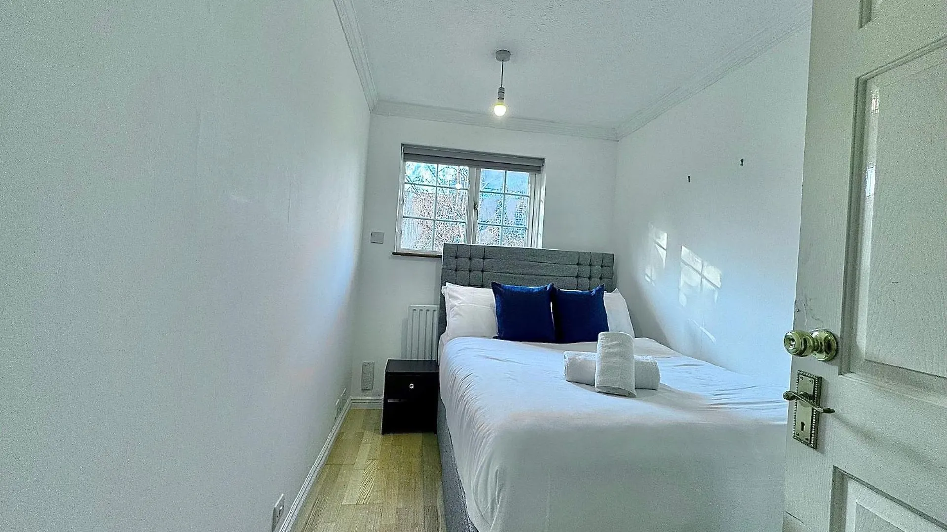 House With Parking Near London Bridge Villa 0*,